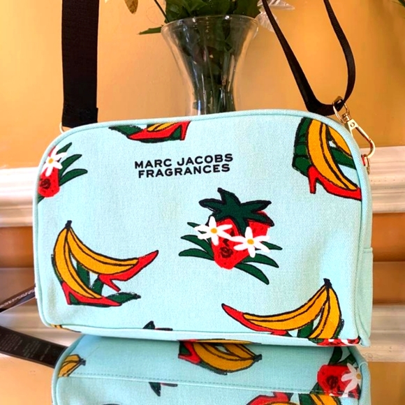 Marc Jacobs pouch converted in to shoulder bag or cross body - Picture 2 of 7